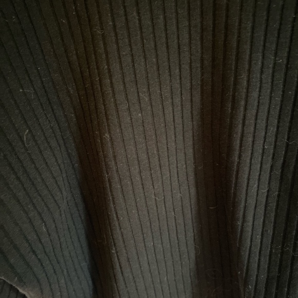 BLACK LONG SLEEVE H&M RIBBED CROP TOP - Picture 3 of 3